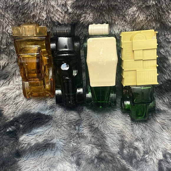 Vintage AVON 4 Car Cologne Bottles Empty Green and Amber Glass - Picture 6 of 16